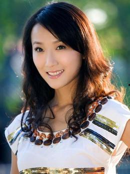 扮演明星网红的女演员,女演员化身明星网红，演绎时尚新篇章
