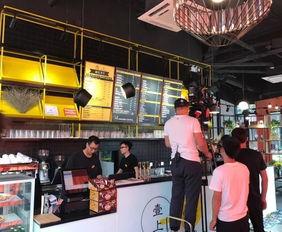 咖啡店里偶遇明星网红,网红明星的意外惊喜瞬间