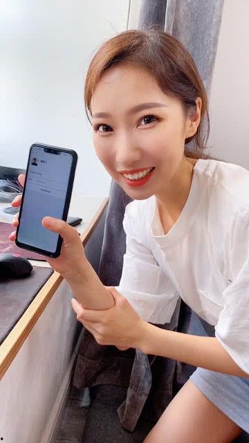 和明星网红加微信,揭秘社交圈幕后故事”