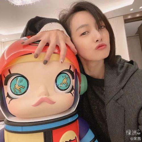 明星网红玩具暴力熊女生,萌态与力量的完美融合