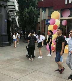 成都太古里偶遇明星网红,明星网红同框，街头时尚盛宴