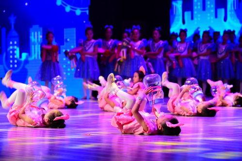 热门话题喜迎国庆晚会,共筑中国梦——国庆晚会精彩纷呈